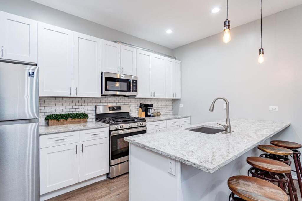 Suite 1 On Southport 4 Queen Beds Chicago Ngoại thất bức ảnh