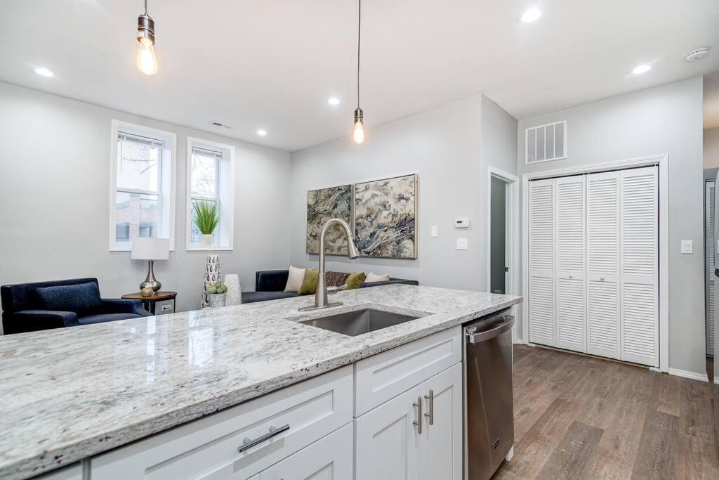 Suite 1 On Southport 4 Queen Beds Chicago Ngoại thất bức ảnh