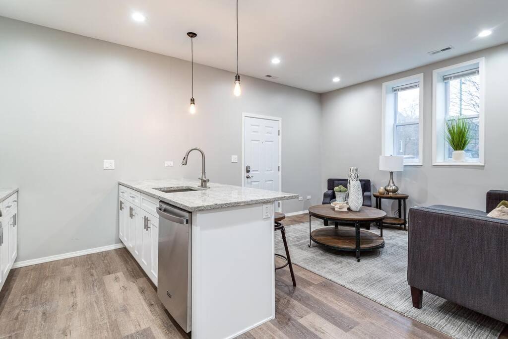 Suite 1 On Southport 4 Queen Beds Chicago Ngoại thất bức ảnh