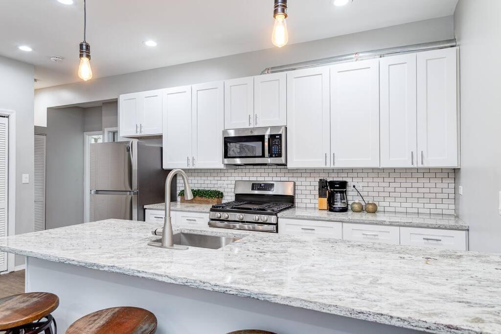 Suite 1 On Southport 4 Queen Beds Chicago Ngoại thất bức ảnh